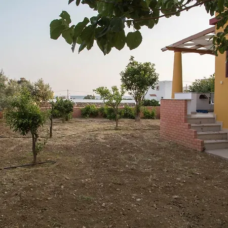 In Kokkali Leros * Gourna